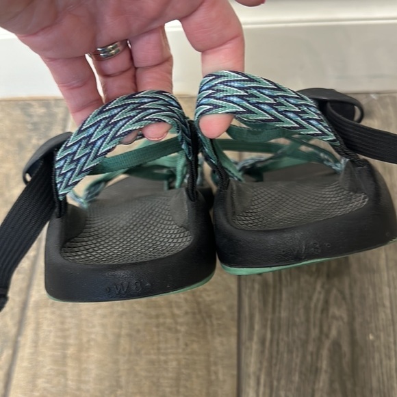Chaco green and purple sandals size 8 - Picture 4 of 9
